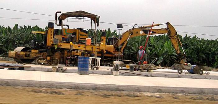 54 - Maquinaria empleada en la ampliación de la carretera E25 (GYE a Zapotillo, 2013)