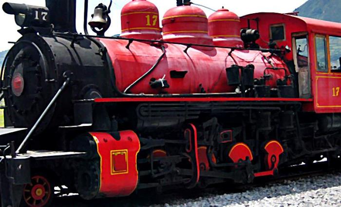 51 - Locomotora 17 restaurada en la estación de trenes Chimbacalle (sur de Quito, Ecuador, 310113)