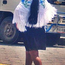 10 - Chica joven quichua con vestimenta tradicional (Latacunga,Ecuador,febrero 2013)
